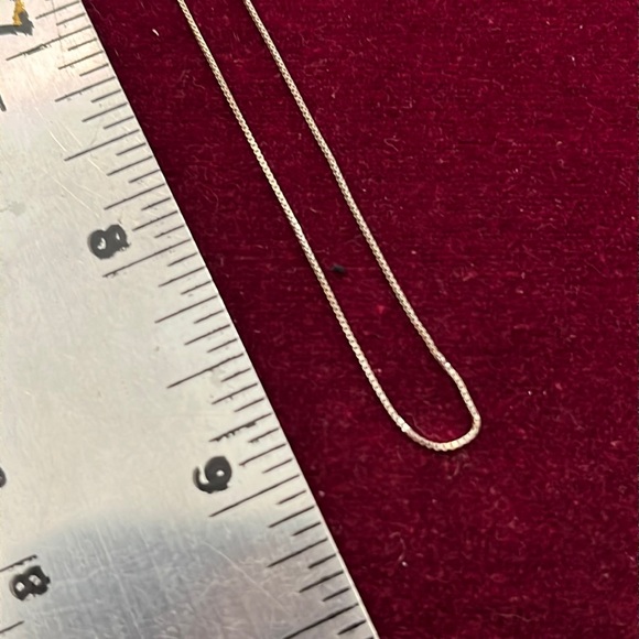 Fine gauge 18” sterling box chain. - Picture 1 of 4